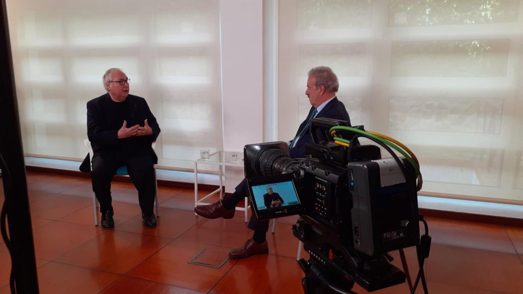 Manuel Castells en entrevista con Manuel Campo Vidal